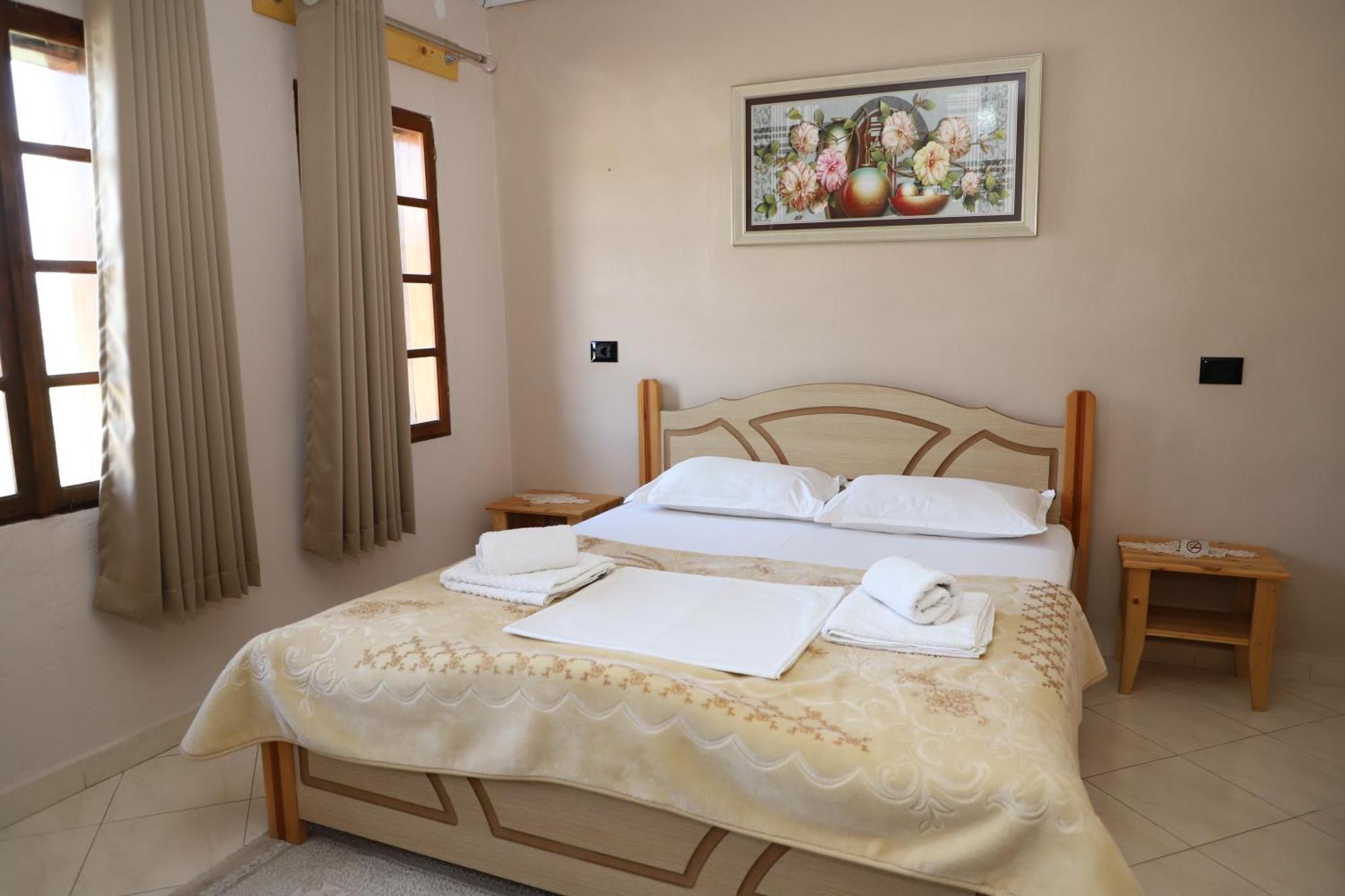 Guest House Lion Berat Zewnętrze zdjęcie