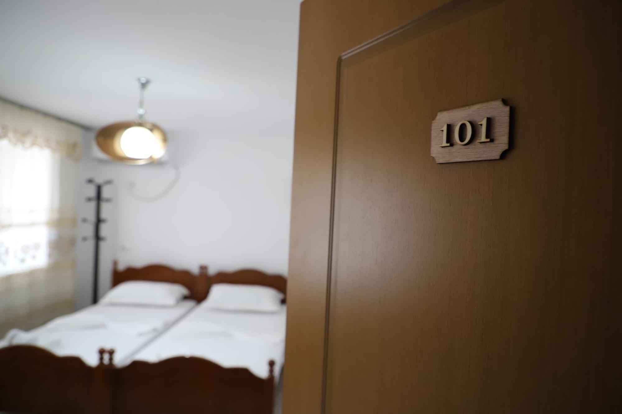 Guest House Lion Berat Zewnętrze zdjęcie