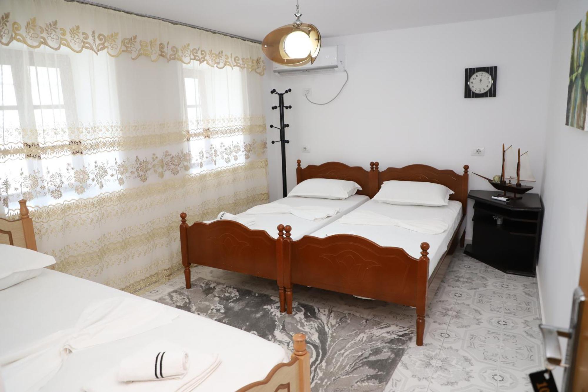 Guest House Lion Berat Zewnętrze zdjęcie