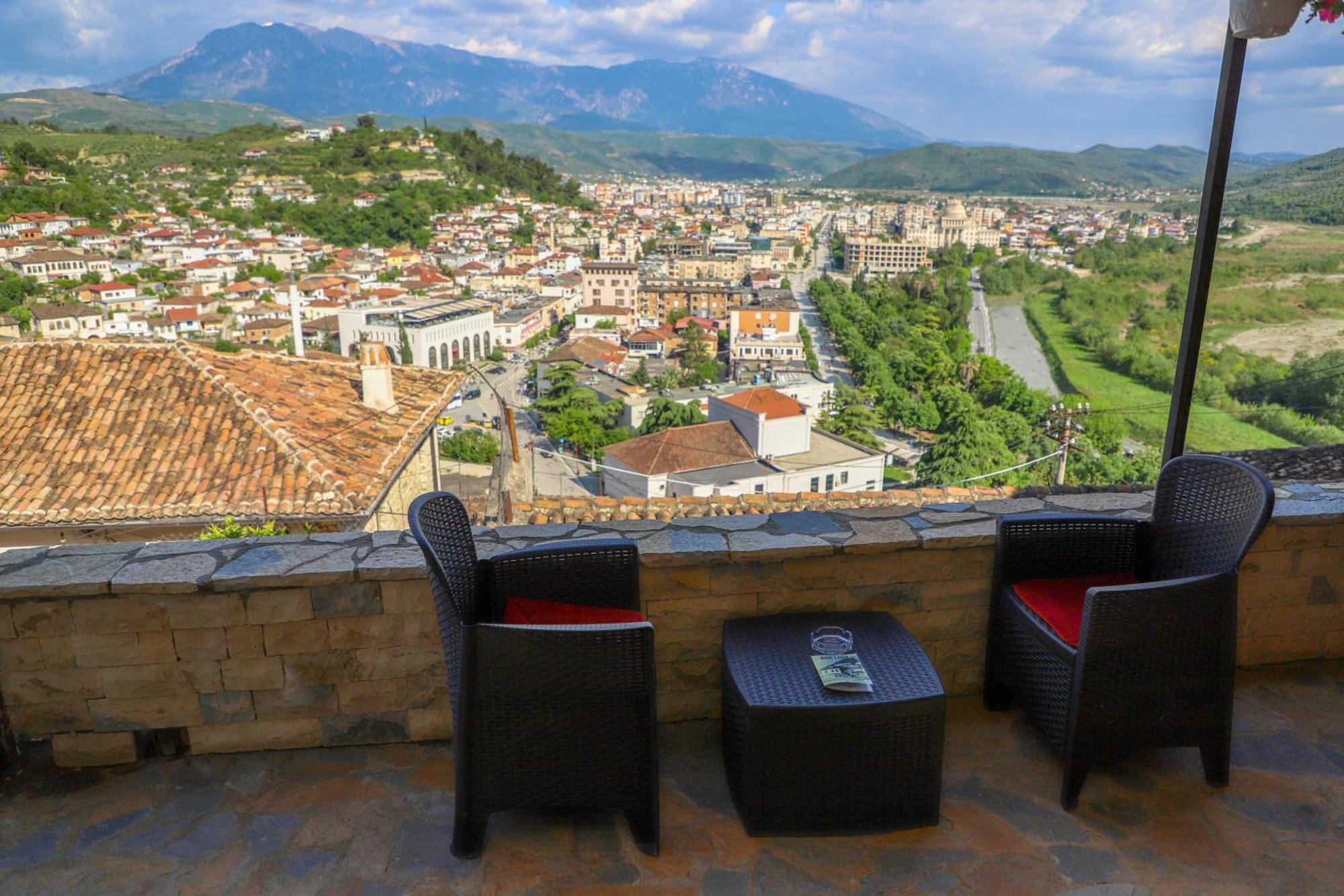 Guest House Lion Berat Zewnętrze zdjęcie