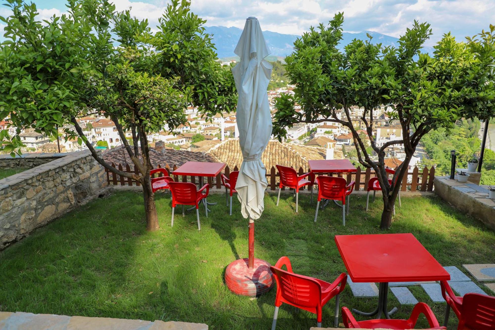 Guest House Lion Berat Zewnętrze zdjęcie